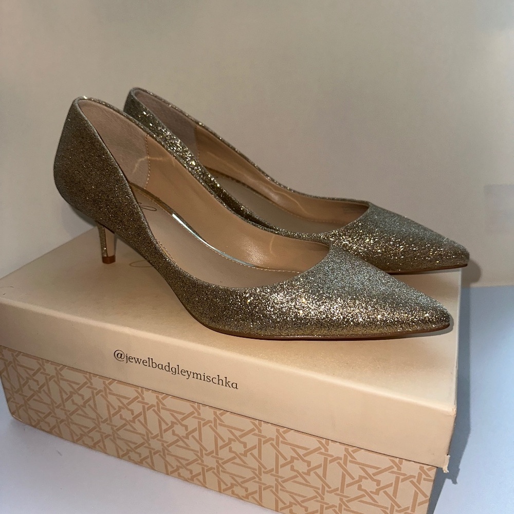NWT Jewel by Badgley Mischka Gold Kitten Heels Size 8